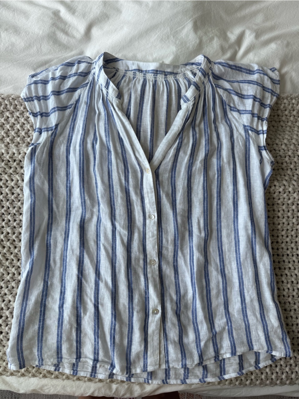 Rails women’s Light Blue & White Striped Button-Down Shirt